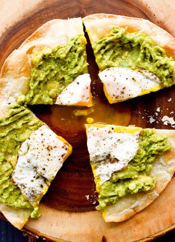 avocado breakfast pizza