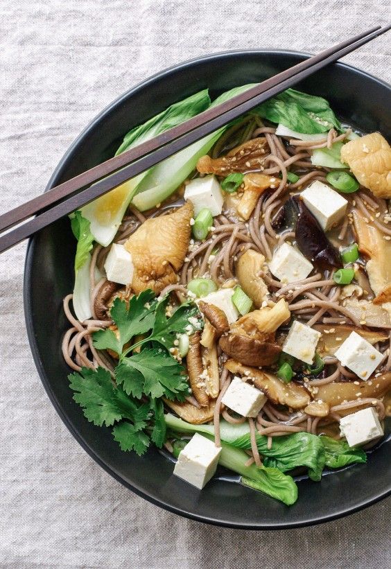 Sad veg: Bok Choy and Mushroom Soba Noodle Bowl