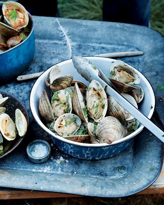 Grilled clams with spiced paprika butter