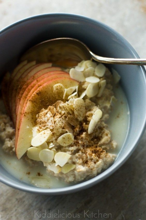 8. Almond and Cinnamon-Scented Oatmeal