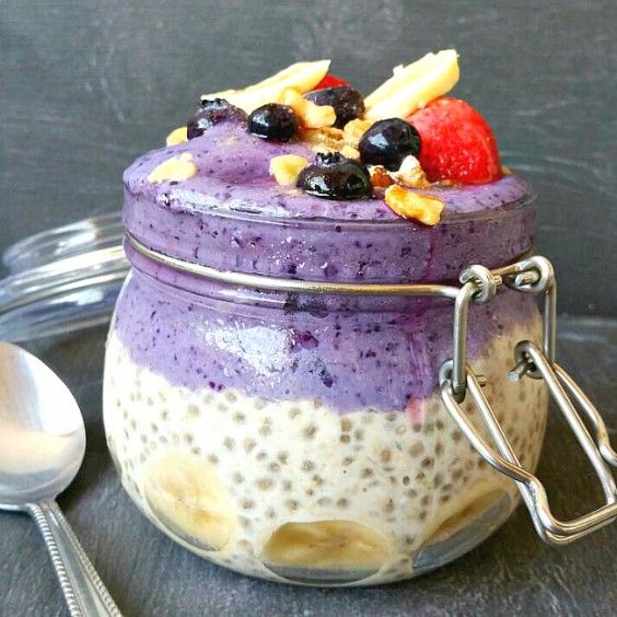 3. Berry Banana Oat Breakfast Parfait