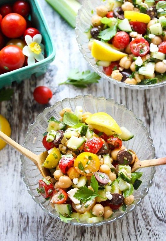 15 Minute Mediterranean Chickpea Salad Recipe