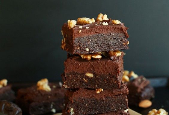 1. No-Bake Vegan Brownies With Chocolate Ganache 