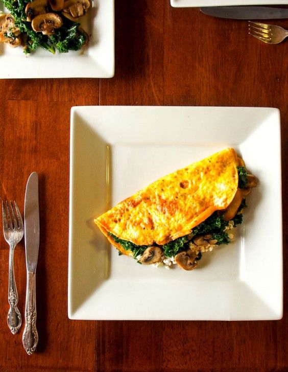 5. High-Protein Cottage Cheese Omelette With Kale and Mushrooms