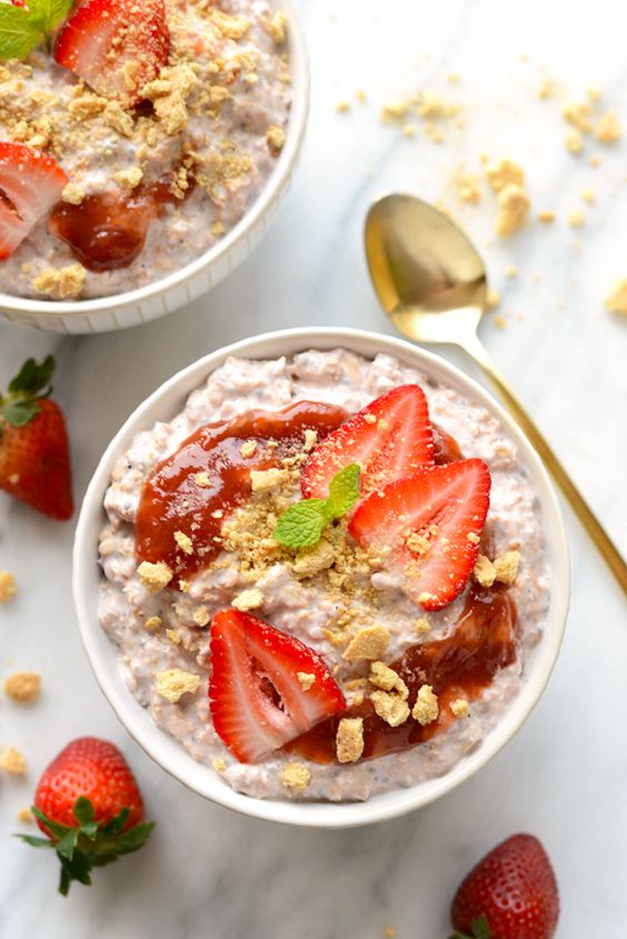 5. Strawberry Cheesecake Overnight Oats 