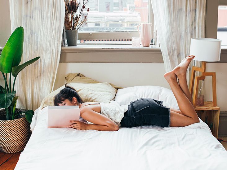 6 Best Pillows For Reading More Comfortably In Bed