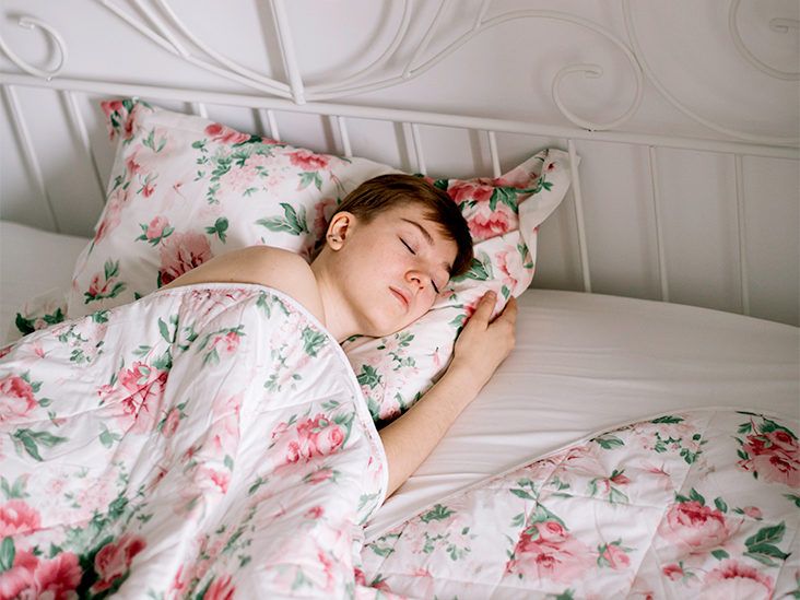 11 Benefits of Sleeping Naked
