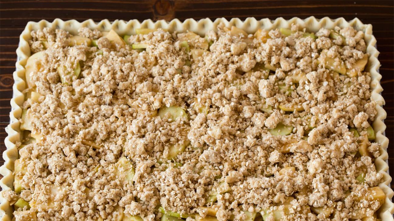 crumb topped apple slab pie