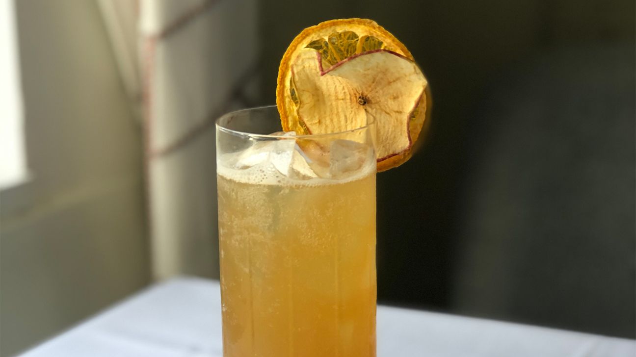 Apple highball mocktail 