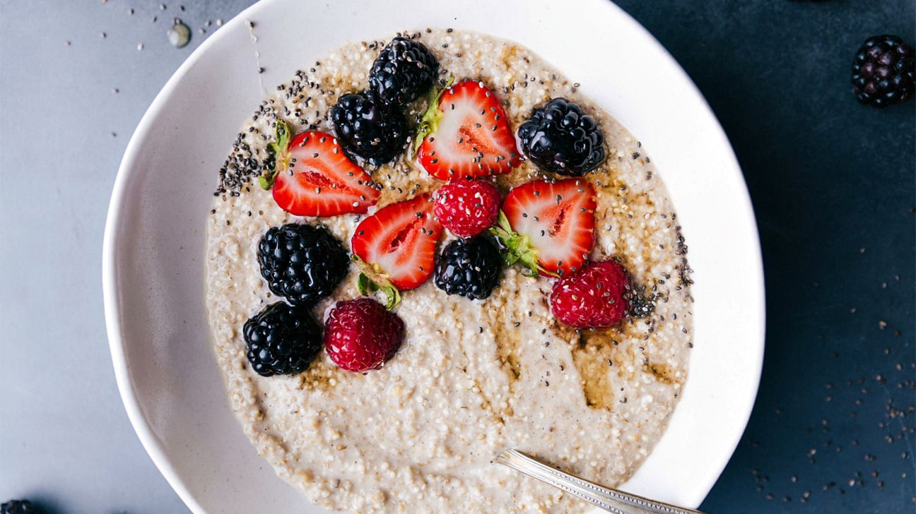 https://media.post.rvohealth.io/wp-content/uploads/sites/2/2020/10/GRT-211732-27-Easy-Breakfasts-You-Can-Make-in-a-Crock-Pot-Overnight-Steel-Cut-Oatmeal-chelseas-messy-apron-1296x728-1.jpg