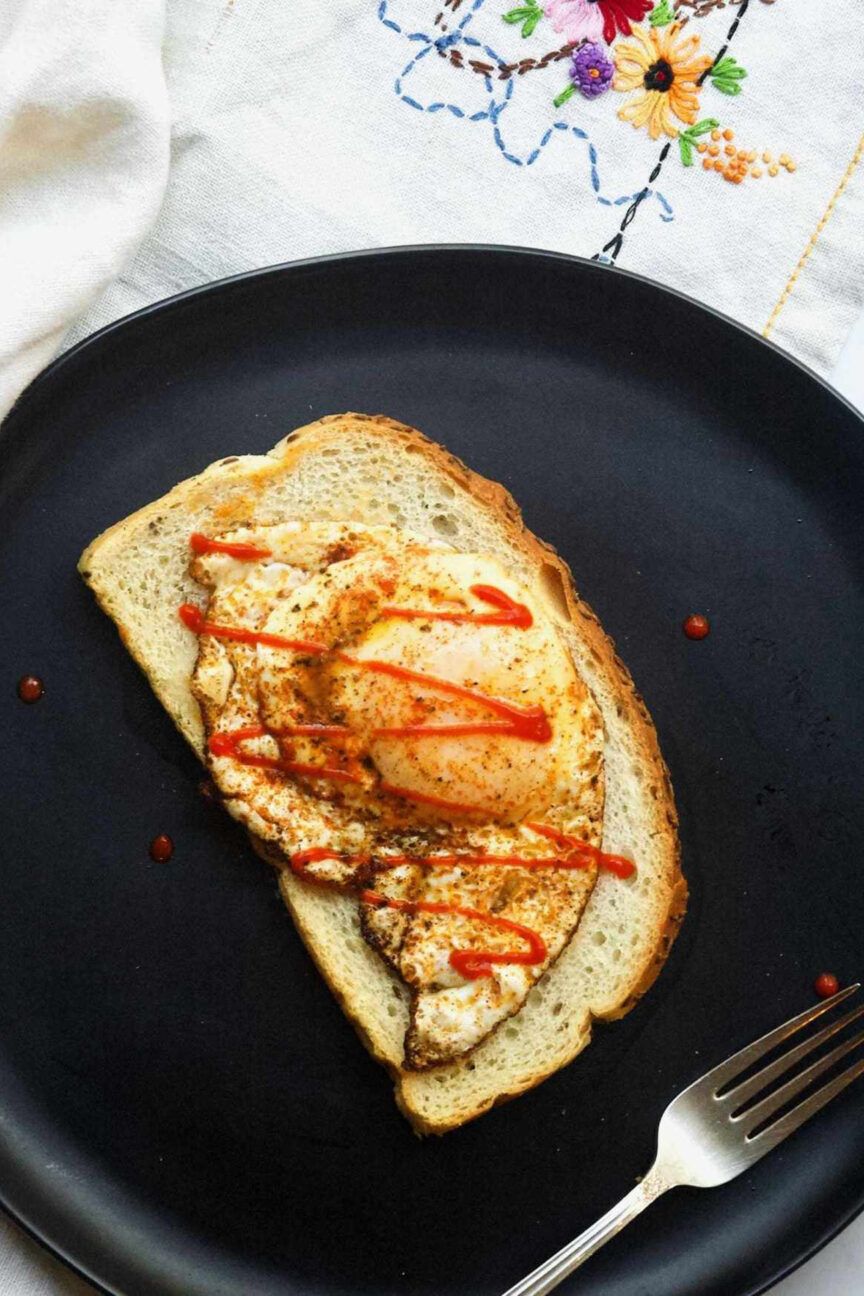 paprika fried egg on toast for a high protein breakfast