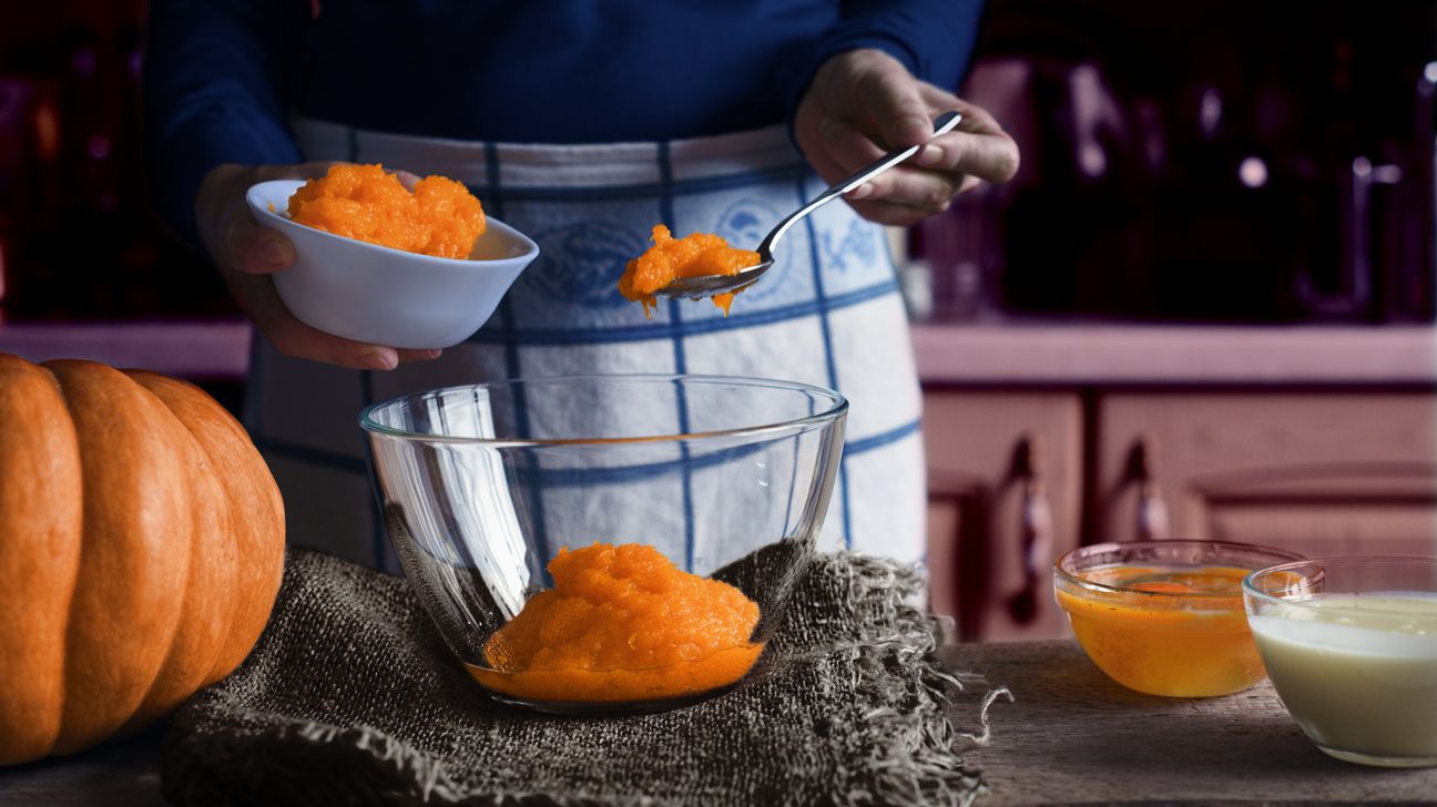 person chopping a pumpkin header