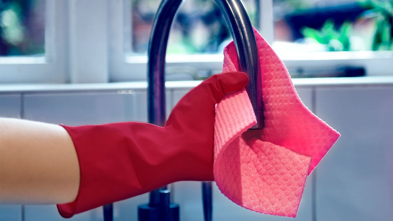 20 UNUSUAL AND EASY CLEANING HACKS TO MAKE YOUR HOUSE SPARKLE 
