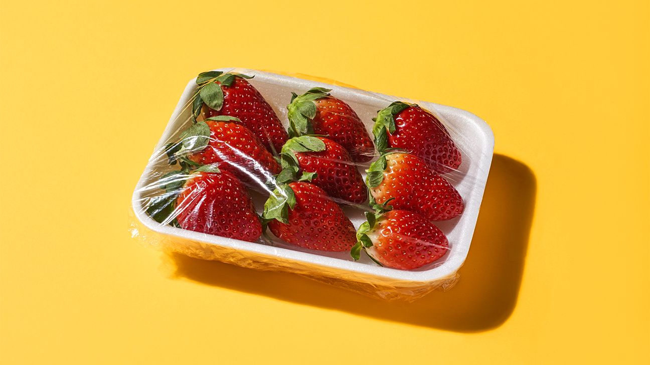 Nutritional Value & Benefits of Strawberries (All You Need to Know)