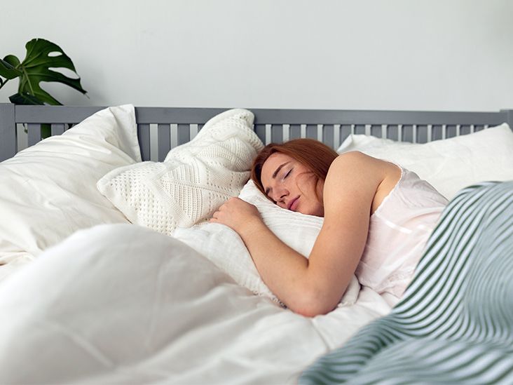 How Sleeping with a Pillow Between Your Legs Relieves Pain