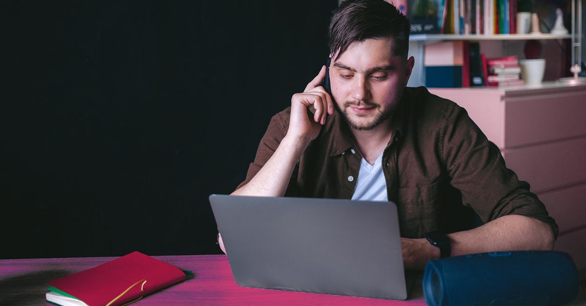 man organizes therapy on laptop and phone fb