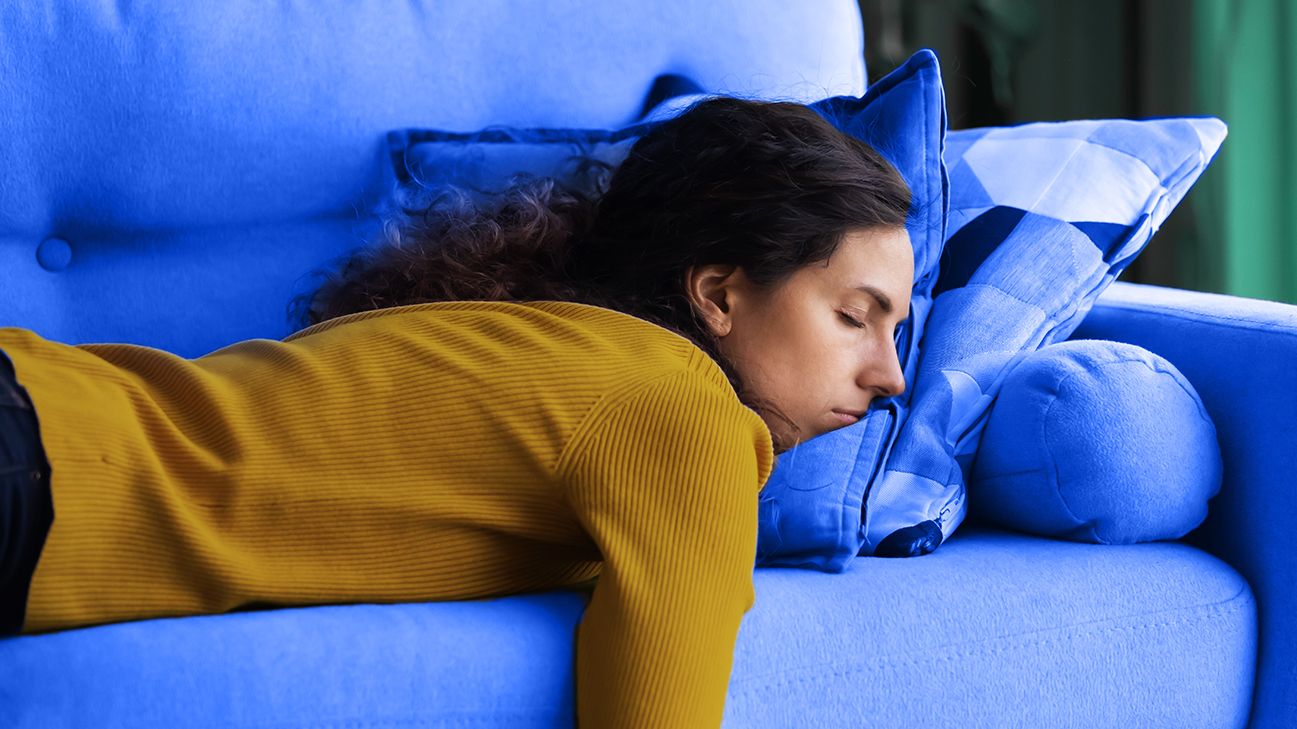 woman on sofa having thrown up to relieve migraine header