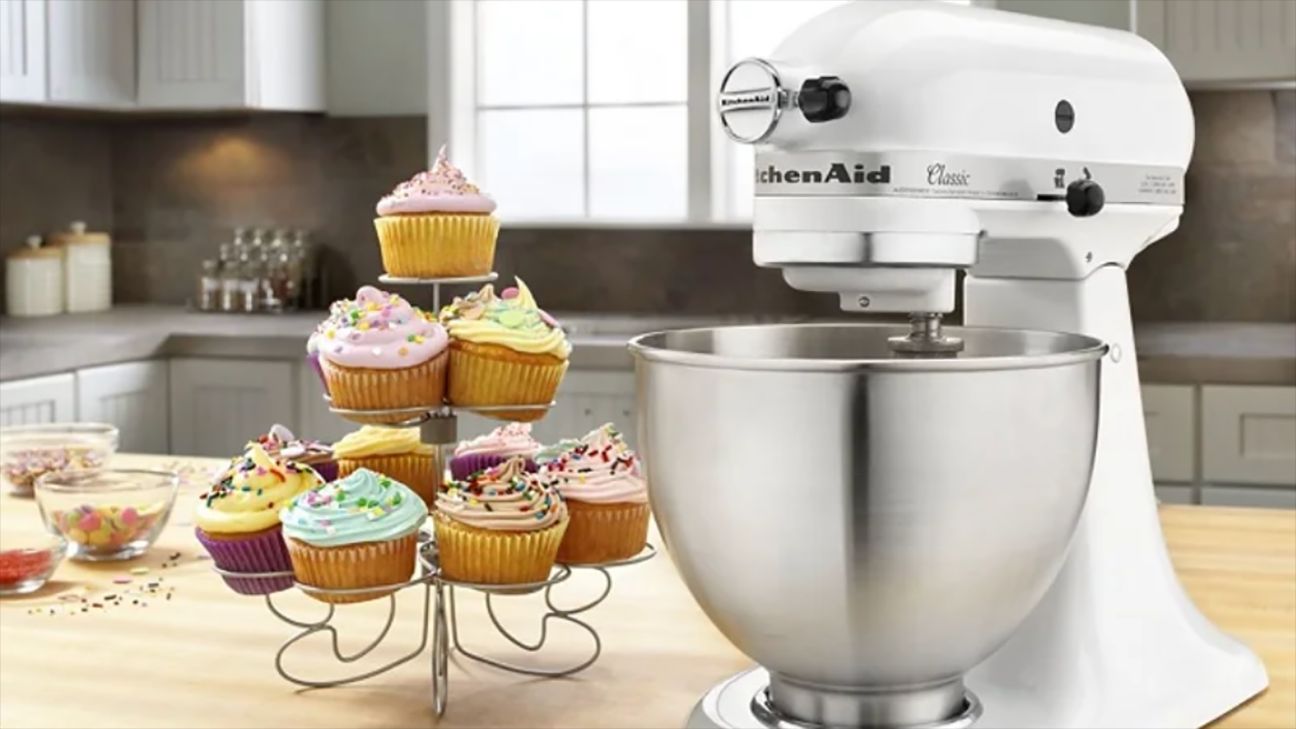 2021 Differences In KitchenAid Commercial vs KitchenAid Pro Line Stand  Mixers - Cook Love Eat