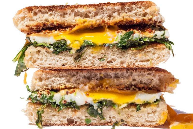 Egg, Spinach & Cheddar Breakfast Sandwich