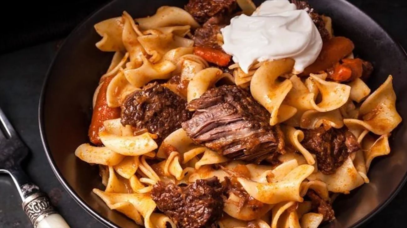 12 Crockpot Meals for a Crowd: Easy Dinner Party Ideas