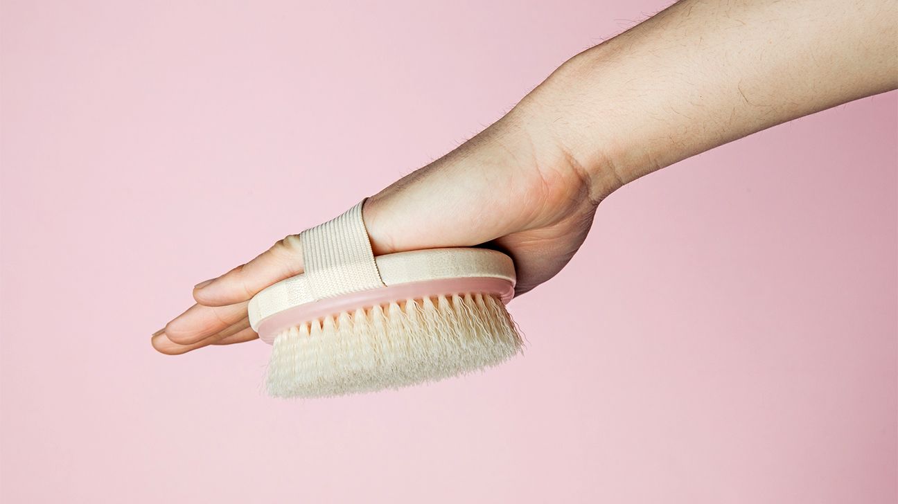  Dry Skin Body Brush - Improves Skin's Health and Beauty -  Natural Bristle - Remove Dead Skin and Toxins, Cellulite Treatment,  Improves Lymphatic Functions, Exfoliates, Stimulates Blood Circulation :  Beauty & Personal Care