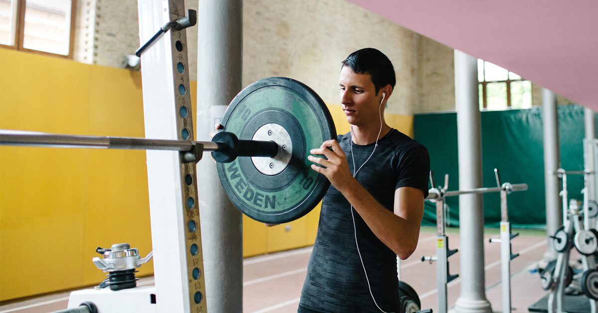 How to Lift Heavier Weights At the Gym: Expert Tips