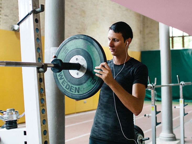 10 things men do at the gym that women hate