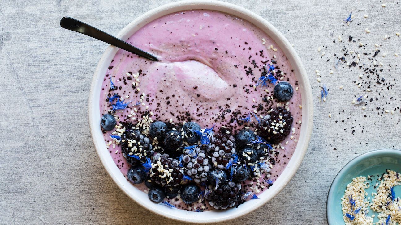 Vegan Acai Bowl Recipe - The Conscious Plant Kitchen