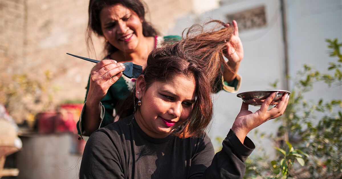 How to make Henna hair pack for naturally black hair at home - Times of  India