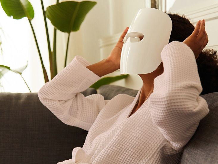 https://media.post.rvohealth.io/wp-content/uploads/sites/2/2023/07/616983-Light-Therapy-for-Acne-732x549-thumbnail.jpg
