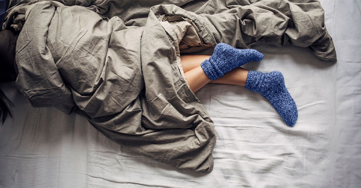 Sleeping with socks on: Benefits and risks