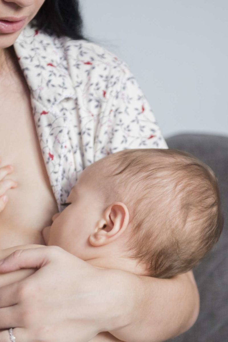 Itchy nipples while breastfeeding: Causes and treatment