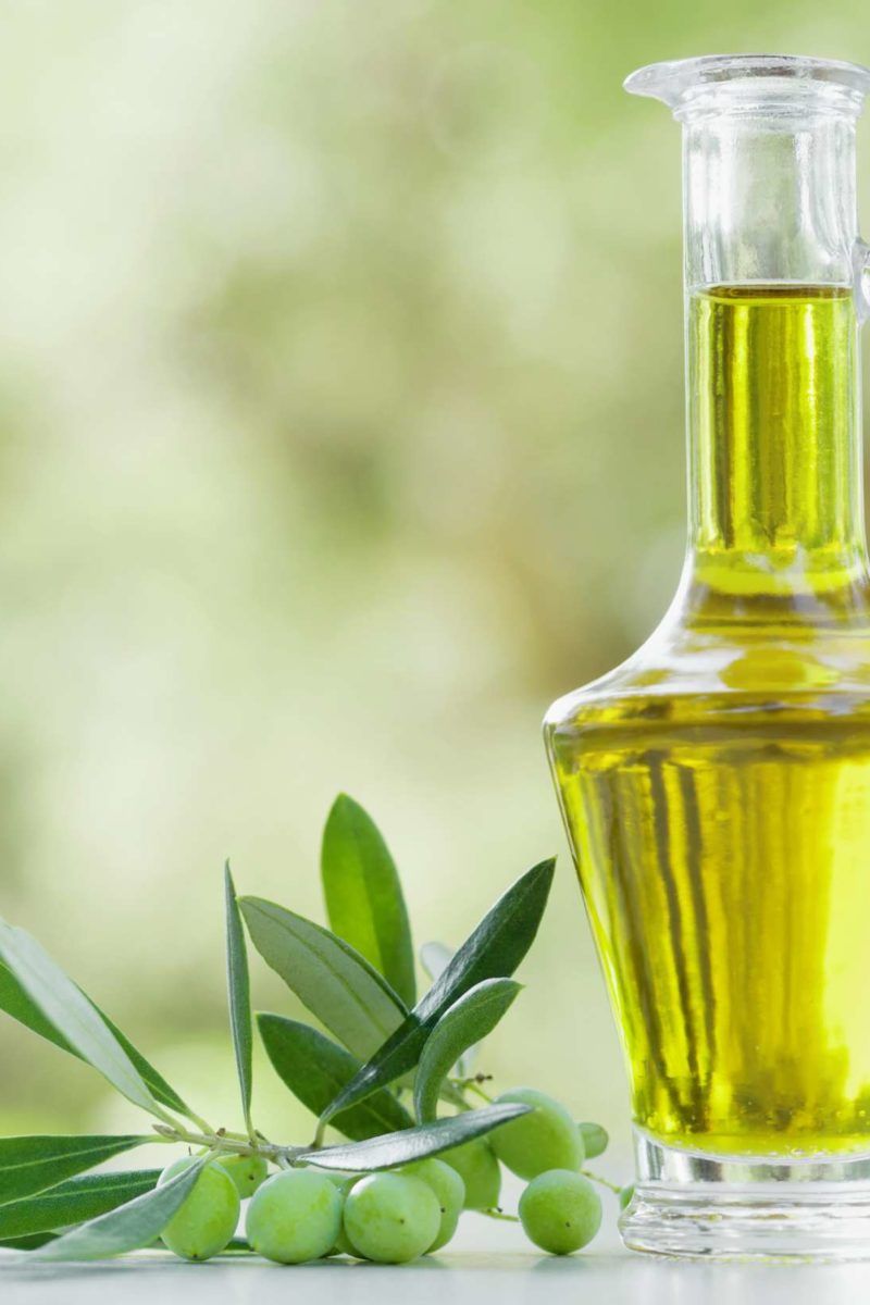 Olive oil for hair care: How to use and possible benefits