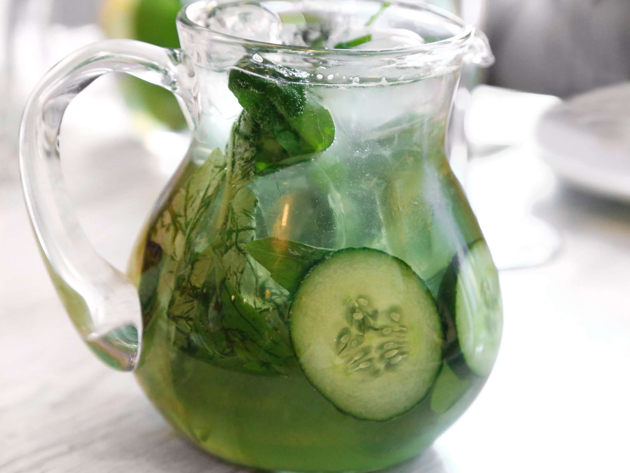 Cucumber water: Benefits and how to make it