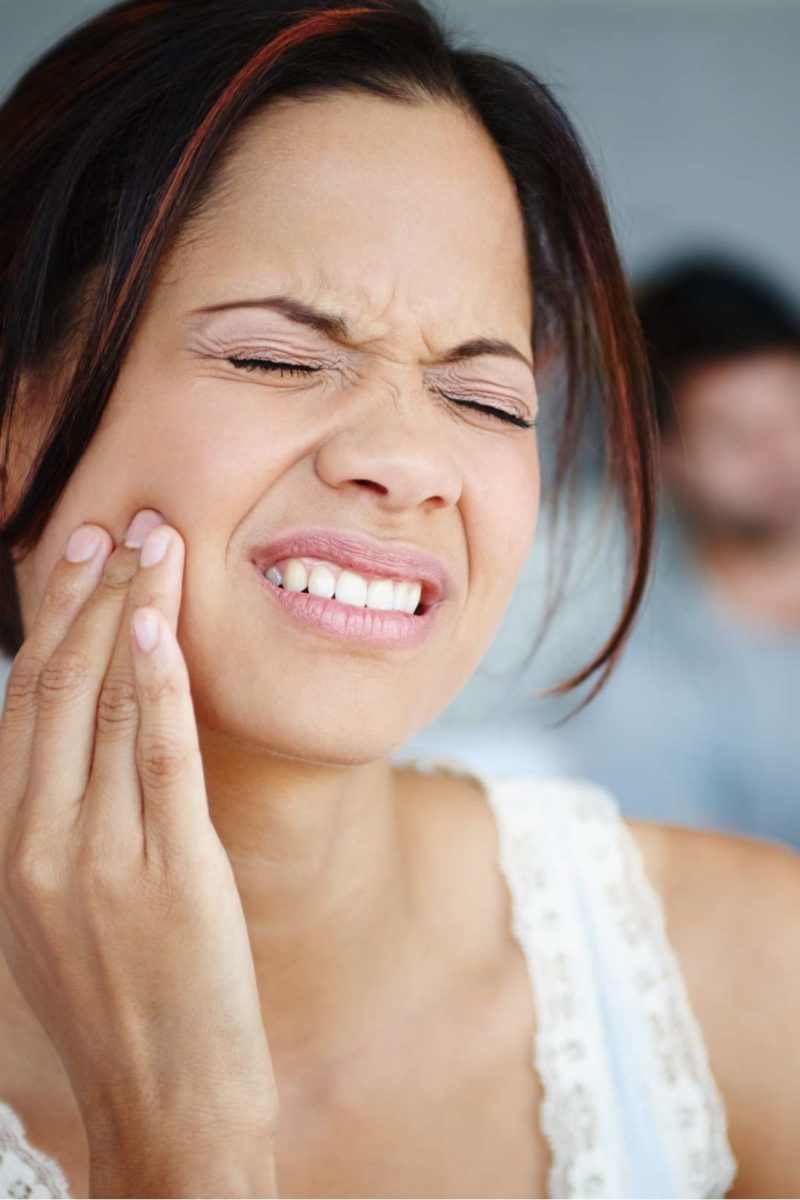 broken-or-dislocated-jaw-causes-symptoms-and-treatment