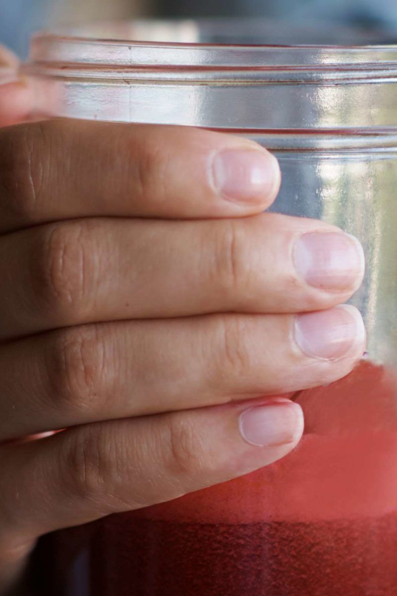 Are your manicured fingernails spreading infection?