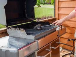 MU Doctor Reminds Wire BBQ Grill Brushes Can Cause Injuries - MU School of  Medicine