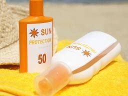 Twelve sunscreen myths and facts