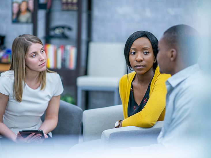 How to help someone with alcohol use disorder (addiction to alcohol)