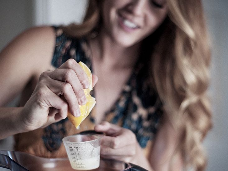 Lemon juice in hair Can it lighten it? Does it reduce dandruff?