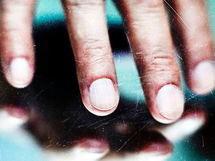 Fingernails with petroleum blue nail polish Stock Photo by ©Tamara1983  125275652