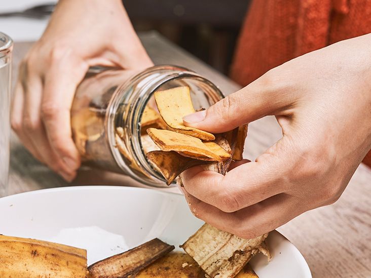 Can people use banana peels to treat warts?