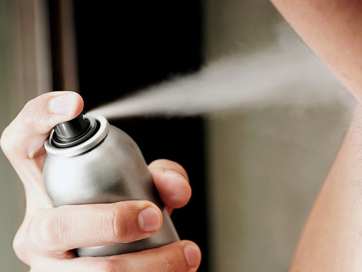 Deodorant vs antiperspirant Differences, benefits, and risks