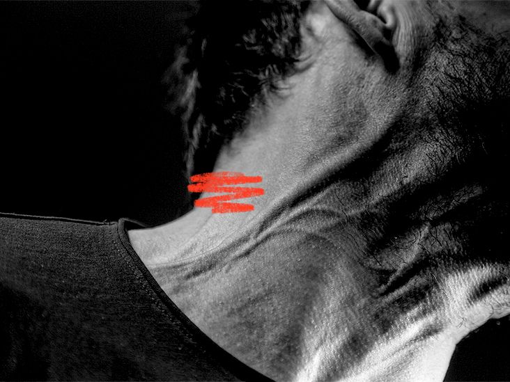 What can cause the neck to make a crunching sound?