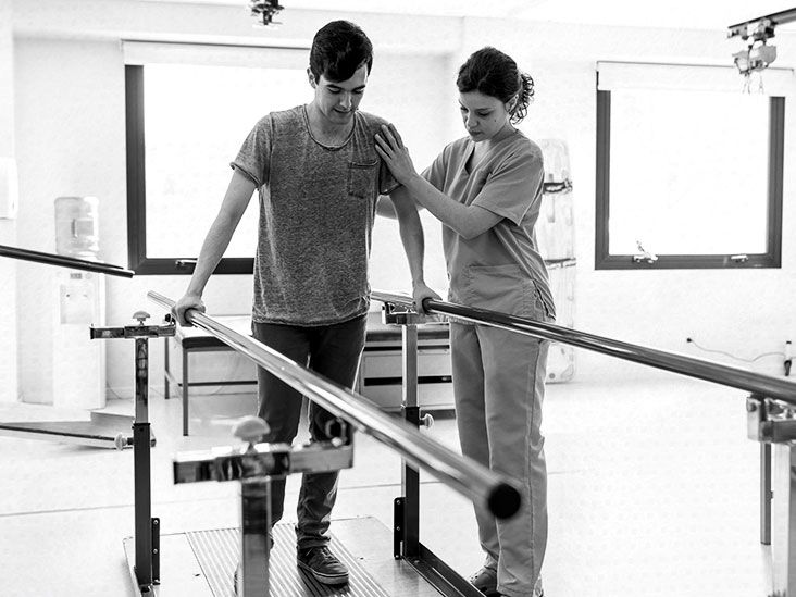 Ankylosing spondylitis Age of onset and progression