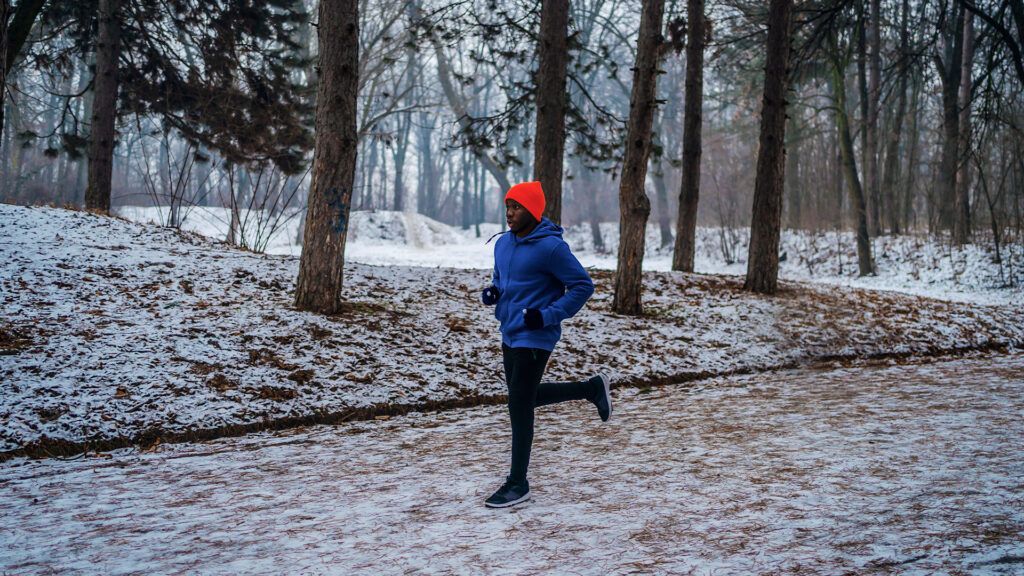 I benefici della corsa al freddo superano la corsa nella stagione calda