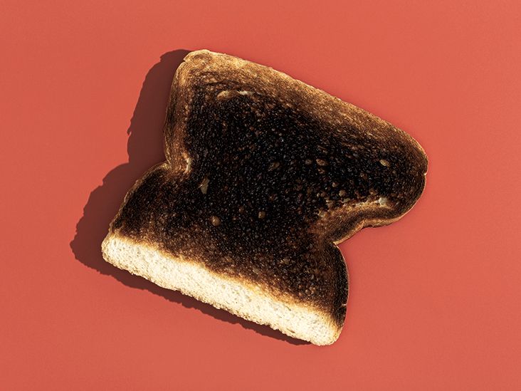 Is smelling burnt toast a symptom of a heart attack?
