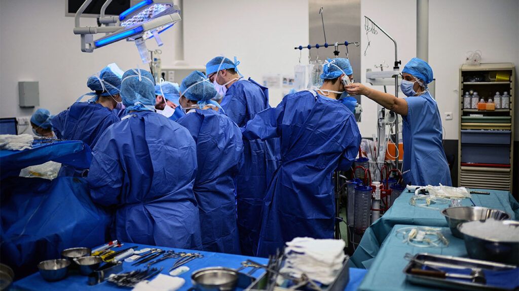 A group of surgeons and assistants performing a lung transplant for cystic fibrosis. -1