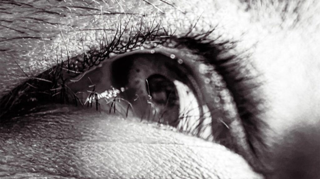 there is a black and white close up photo of an eye