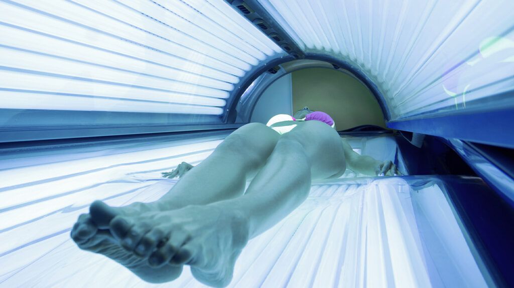 A person with eczema in a tanning bed.-2